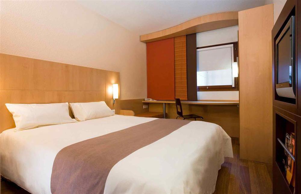 Hotel Ibis Montceau Les Mines Habitación foto